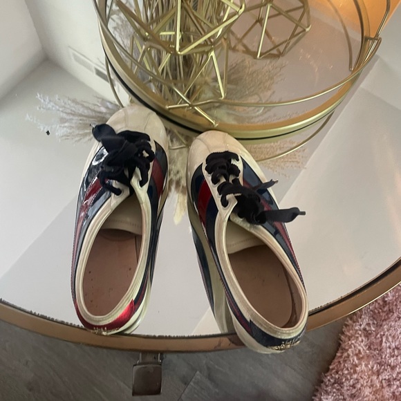 Authentic Gucci Shoe - Picture 2 of 4